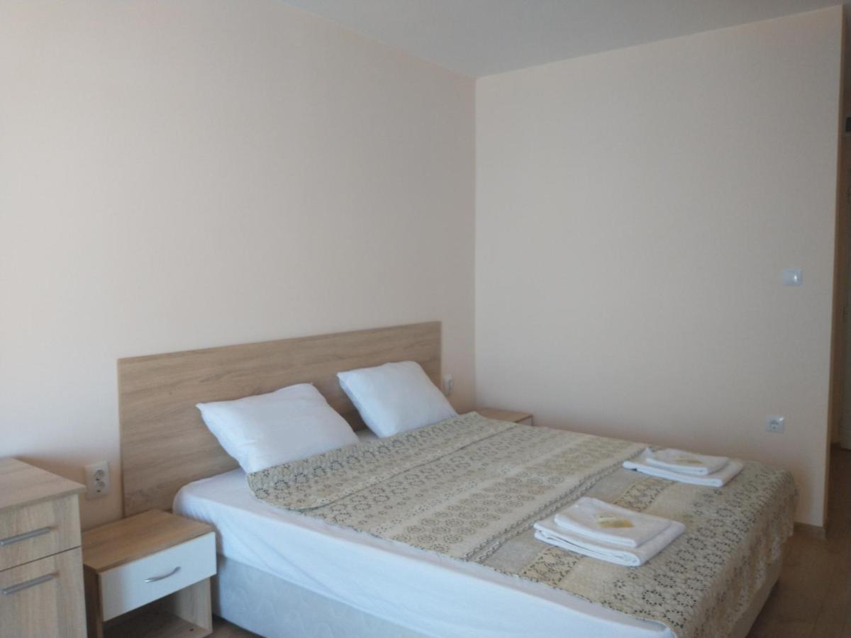 Aura Family Hotel Ravda Exterior photo